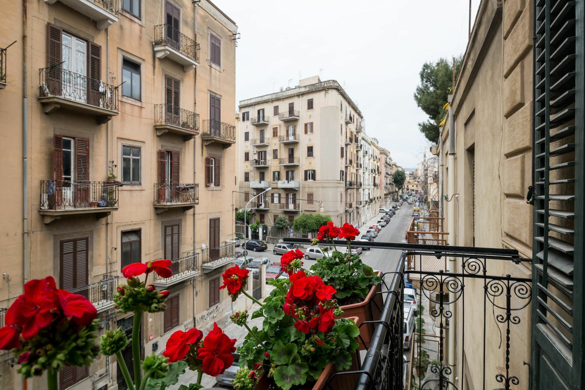Aragona Rooms Палермо Екстериор снимка